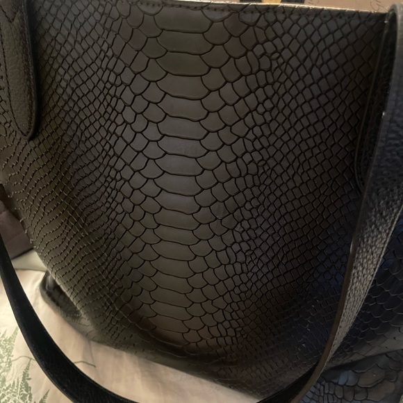 Authentic GI GI tote